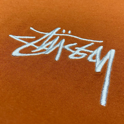 Stussy - Spellout Logo Tee L Orange/White